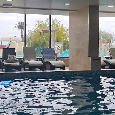 Apartment Luxury Front Promenada Pool & Prima Linie La Mare